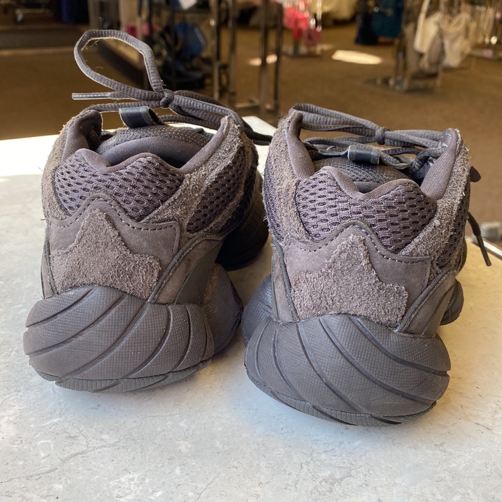 YEEZY Sneakers - Picture 4 of 7
